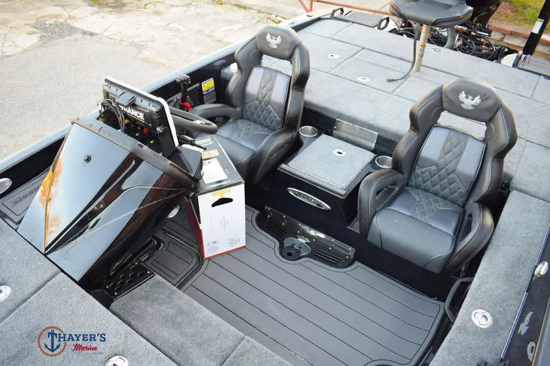 Slide: The Image of Phoenix Bass Boats 21 XE 2026 - 17