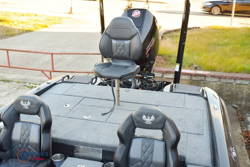 Slide: The Image of Phoenix Bass Boats 21 XE 2026 - 18