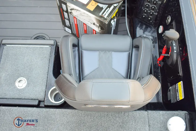 Slide: The Image of Phoenix Bass Boats 21 XE 2026 - 21