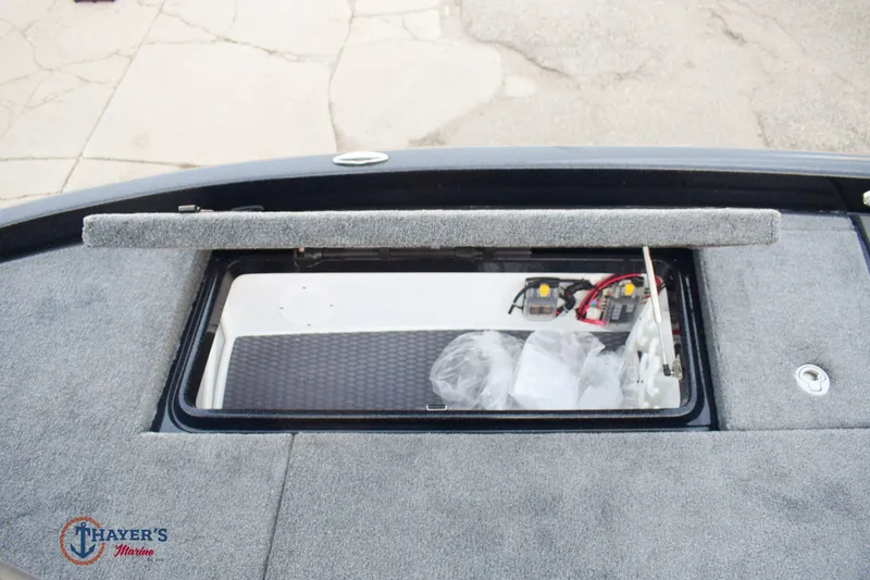 Slide: The Image of Phoenix Bass Boats 21 XE 2026 - 25