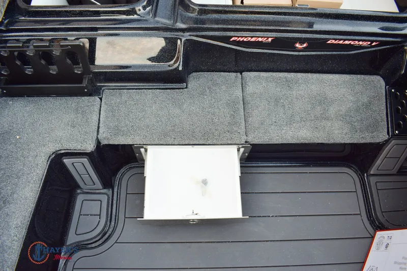 Slide: The Image of Phoenix Bass Boats 21 XE 2026 - 29