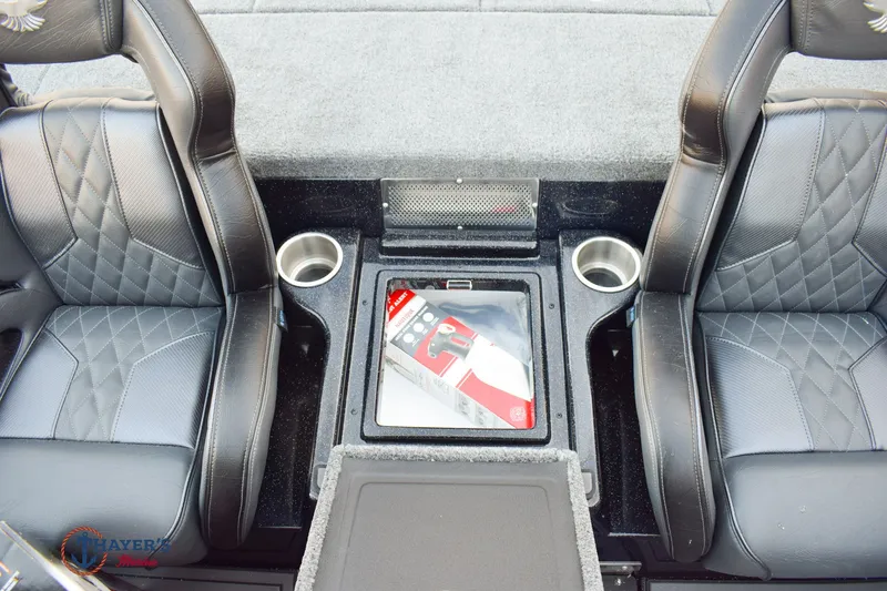 Slide: The Image of Phoenix Bass Boats 21 XE 2026 - 30