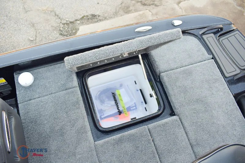 Slide: The Image of Phoenix Bass Boats 21 XE 2026 - 32