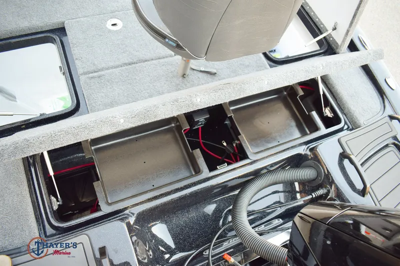 Slide: The Image of Phoenix Bass Boats 21 XE 2026 - 37