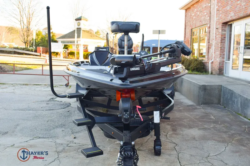 Slide: The Image of Phoenix Bass Boats 21 XE 2026 - 40