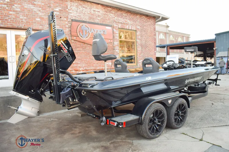 Slide: The Image of Phoenix Bass Boats 21 XE 2026 - 6