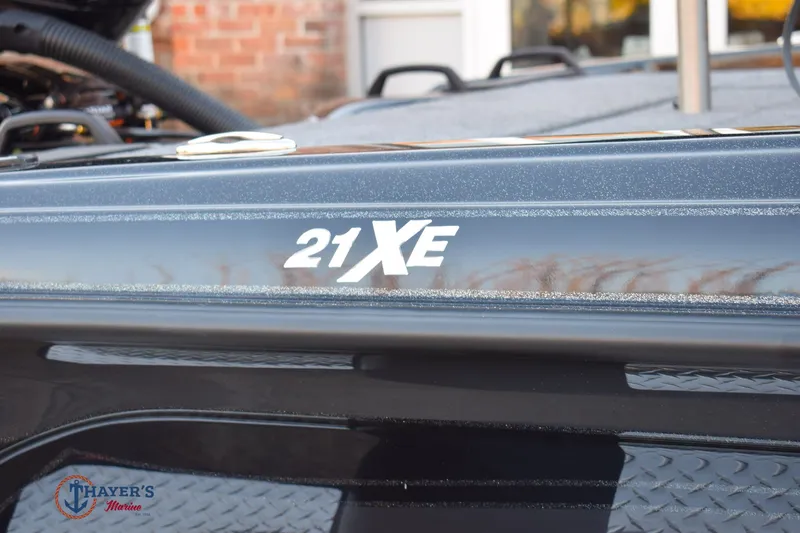 Slide: The Image of Phoenix Bass Boats 21 XE 2026 - 7