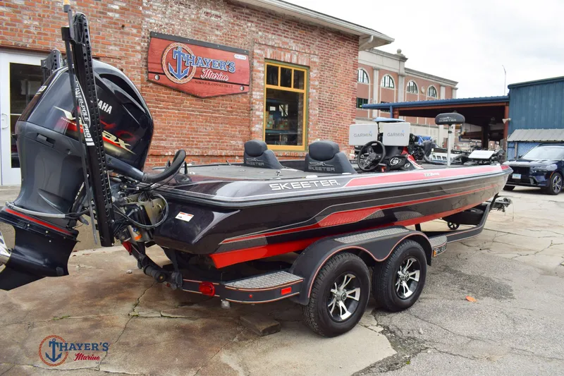 Slide: The Image of Skeeter ZX250 2019 - 7