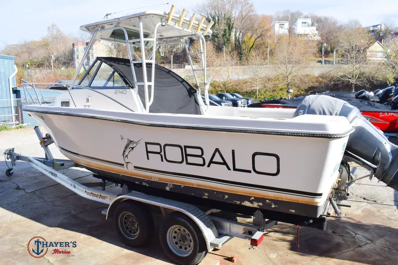 Slide: The Image of Robalo 2140 1995 - 25