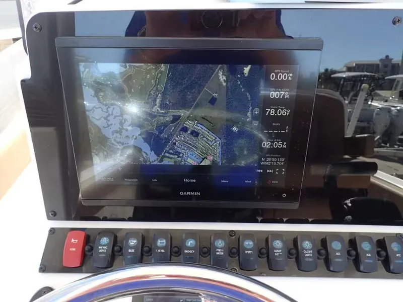 Slide: The Image of Sea Hunt Ultra 234 2022 - 12