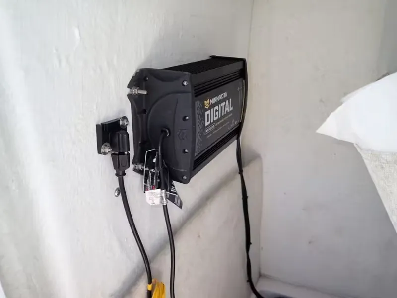 Slide: The Image of Sea Hunt Ultra 234 2022 - 18