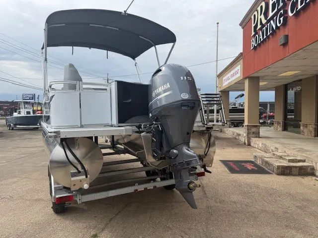 Slide: The Image of Avalon Venture 85 Rear Fish - 21' 2026 - 6