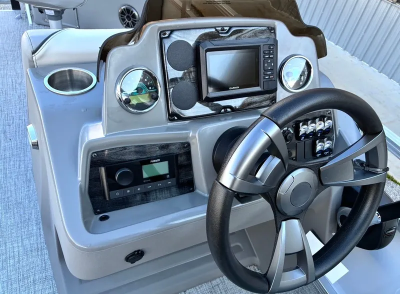 Slide: The Image of Avalon Venture 85 Quad Fish - 21' 2026 - 10