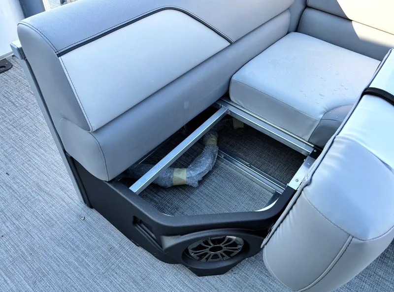 Slide: The Image of Avalon Venture 85 Quad Fish - 21' 2026 - 18