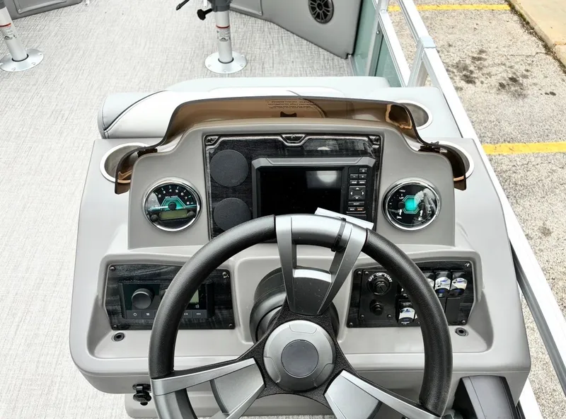 Slide: The Image of Avalon Venture 85 Rear Fish - 21' 2026 - 7