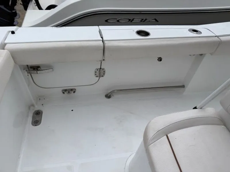 Slide: The Image of Sea Hunt Gamefish 27 Coffin Box 2021 - 12