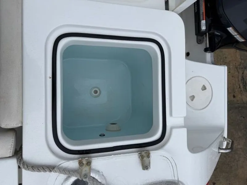 Slide: The Image of Sea Hunt Gamefish 27 Coffin Box 2021 - 14