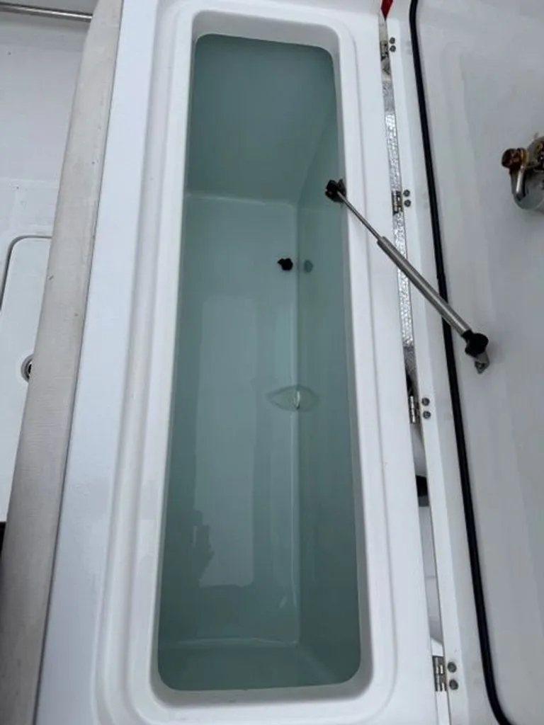 Slide: The Image of Sea Hunt Gamefish 27 Coffin Box 2021 - 16