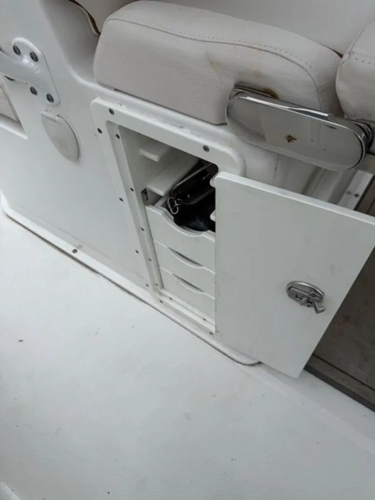 Slide: The Image of Sea Hunt Gamefish 27 Coffin Box 2021 - 18