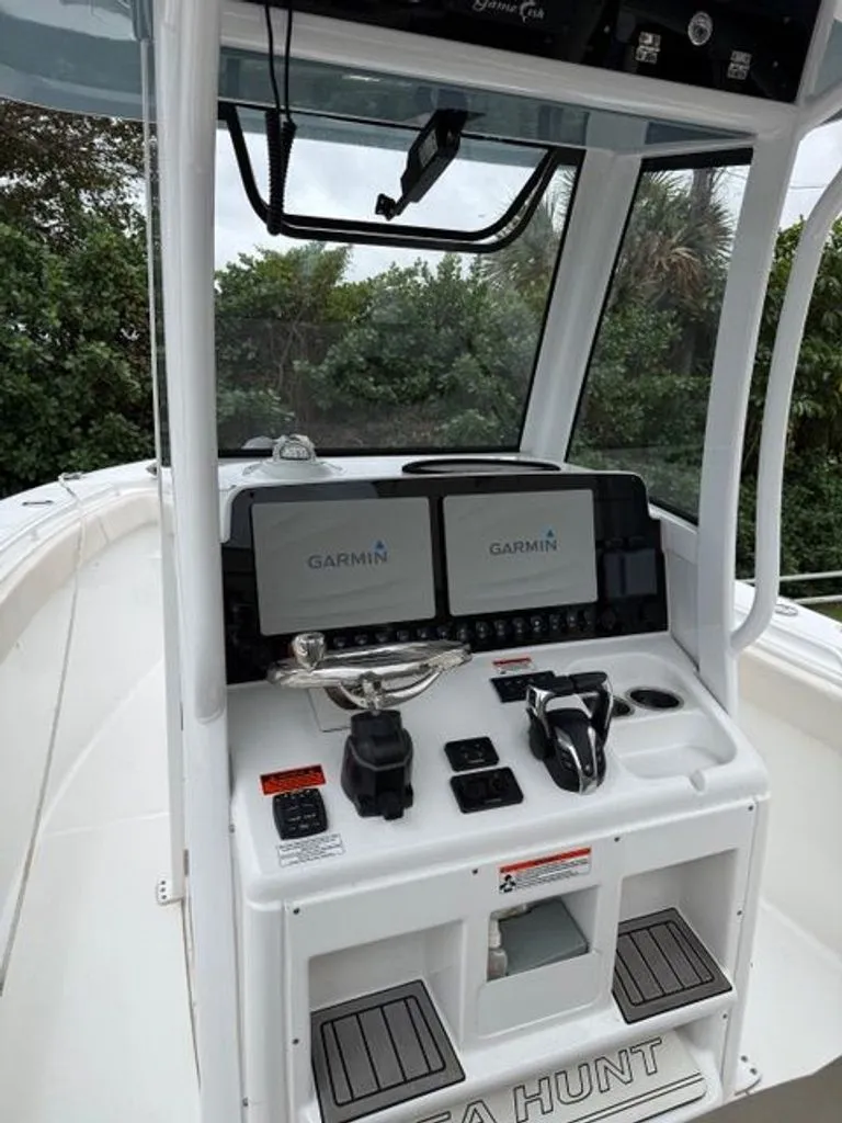 Slide: The Image of Sea Hunt Gamefish 27 Coffin Box 2021 - 3