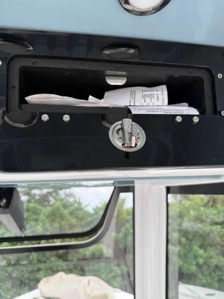 Slide: The Image of Sea Hunt Gamefish 27 Coffin Box 2021 - 7