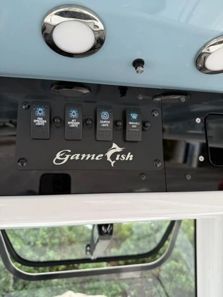 Slide: The Image of Sea Hunt Gamefish 27 Coffin Box 2021 - 8