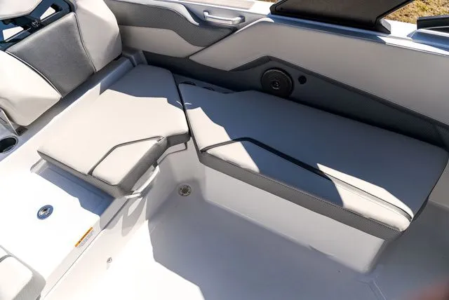 Slide: The Image of Scarab 235 SE 2025 - 13