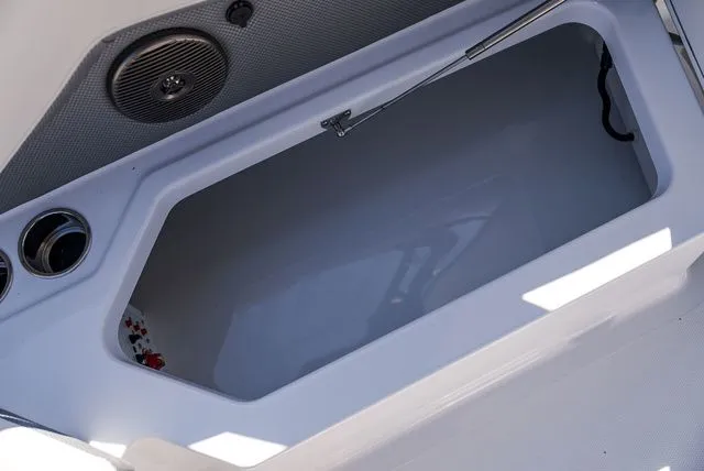 Slide: The Image of Scarab 235 SE 2025 - 14