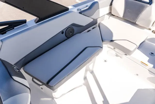 Slide: The Image of Scarab 235 SE 2025 - 15