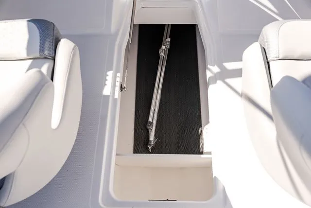 Slide: The Image of Scarab 235 SE 2025 - 19