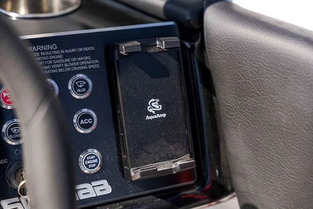 Slide: The Image of Scarab 235 SE 2025 - 24