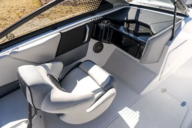 Slide: The Image of Scarab 235 SE 2025 - 26