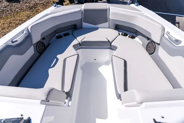 Slide: The Image of Scarab 235 SE 2025 - 28