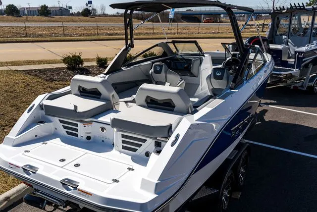 Slide: The Image of Scarab 235 SE 2025 - 3