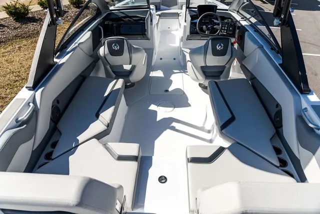 Slide: The Image of Scarab 235 SE 2025 - 8