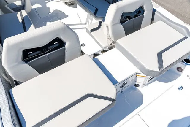 Slide: The Image of Scarab 235 SE 2025 - 9