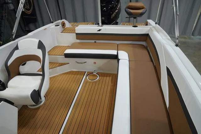 Slide: The Image of Starcraft SVX 211 OB 2026 - 15