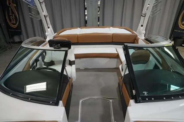 Slide: The Image of Four Winns H210 2017 - 11