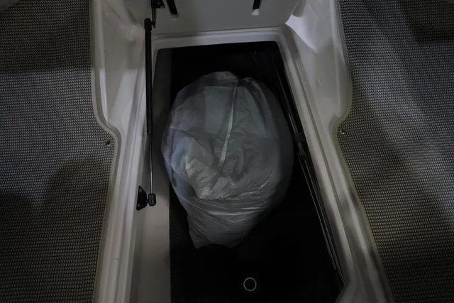 Slide: The Image of Four Winns H210 2017 - 15