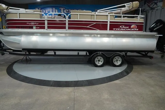 The Image of Sun Tracker Party Barge 22 XP3 2019 - 1