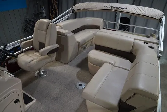 Slide: The Image of Sun Tracker Party Barge 22 XP3 2019 - 11