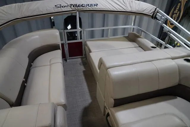 Slide: The Image of Sun Tracker Party Barge 22 XP3 2019 - 16