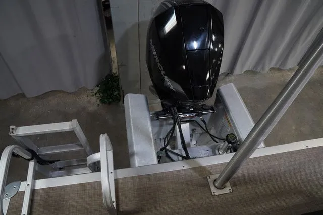 Slide: The Image of Sun Tracker Party Barge 22 XP3 2019 - 18