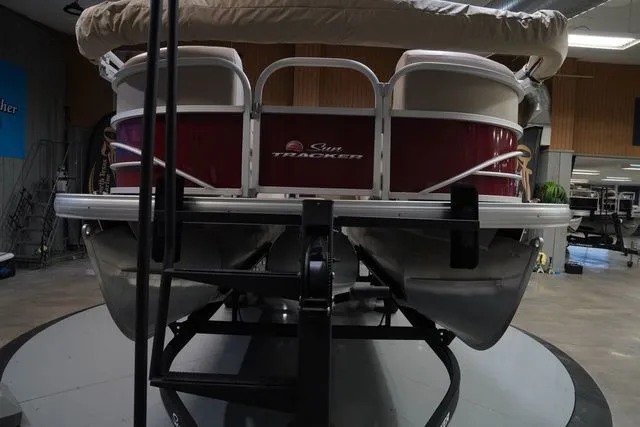 Slide: The Image of Sun Tracker Party Barge 22 XP3 2019 - 3