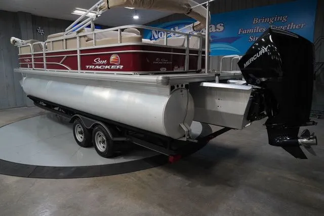 Slide: The Image of Sun Tracker Party Barge 22 XP3 2019 - 7