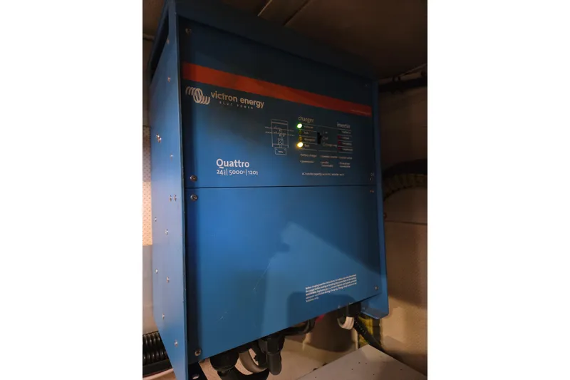 Slide: The Image of EPIRB device mounted on Oyster 485 Deck Saloon yacht, 1998 model. - 30