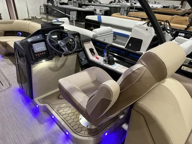 Slide: The Image of Veranda Relax VR265RC W/Yamaha 250 "SHO" No Trailer 2026 - 13