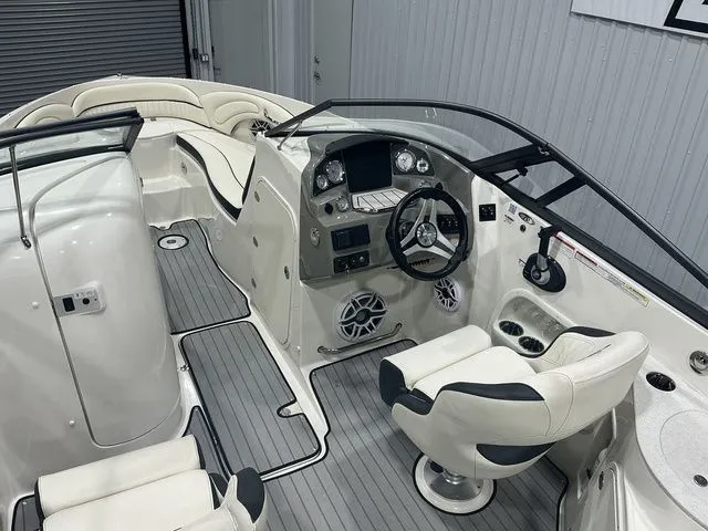 Slide: The Image of Stingray 250 LR 2020 - 14