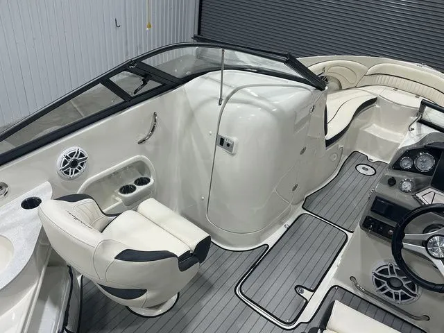 Slide: The Image of Stingray 250 LR 2020 - 15