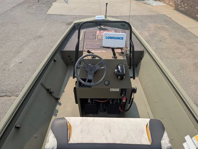 Slide: The Image of Lowe Roughneck 1860 2018 - 4